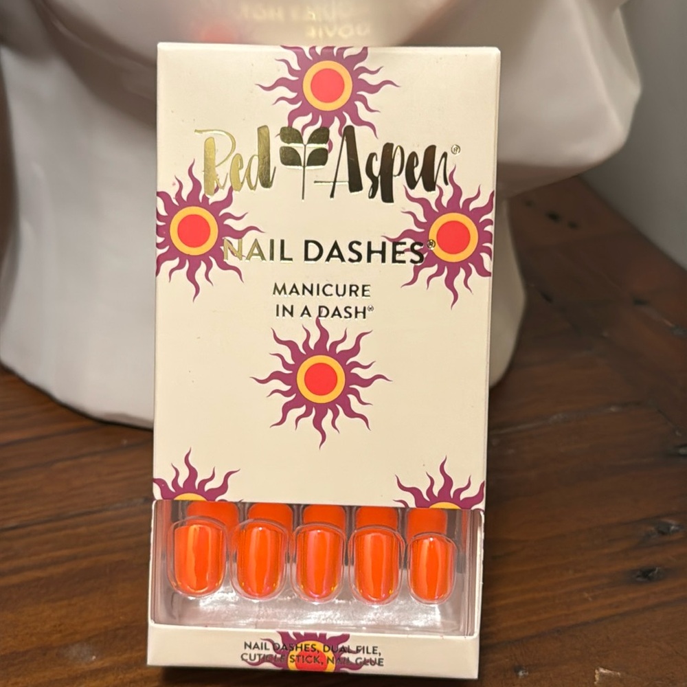 RED ASPEN dangerously hot dovie Nail Dashes 24 Pop On Short Square 0-9.